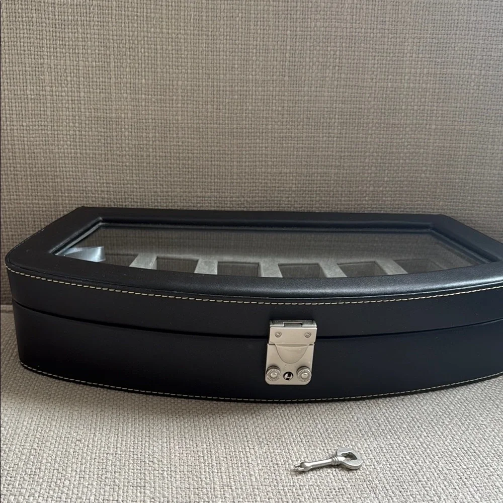 ⭐️- Bey Berk Black Leather Watch Display Case with locking clasp! 6 watches! - Picture 4 of 14